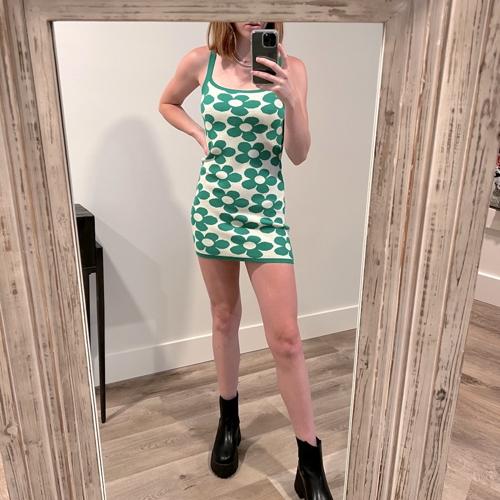 Green Retro Daisy Print Mini Dress
